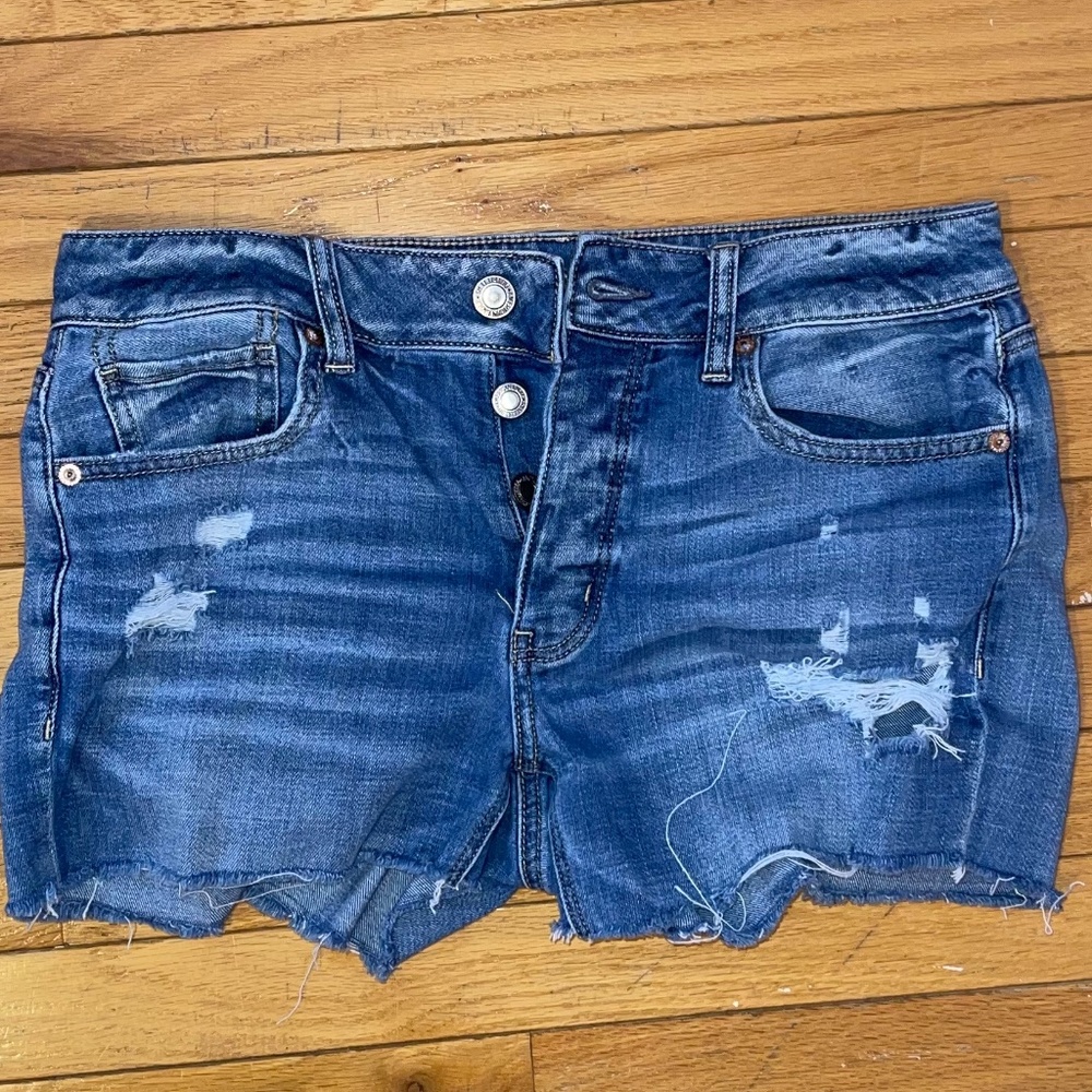 American Eagle Tomgirl medium Wash Denim Shorts with Rips